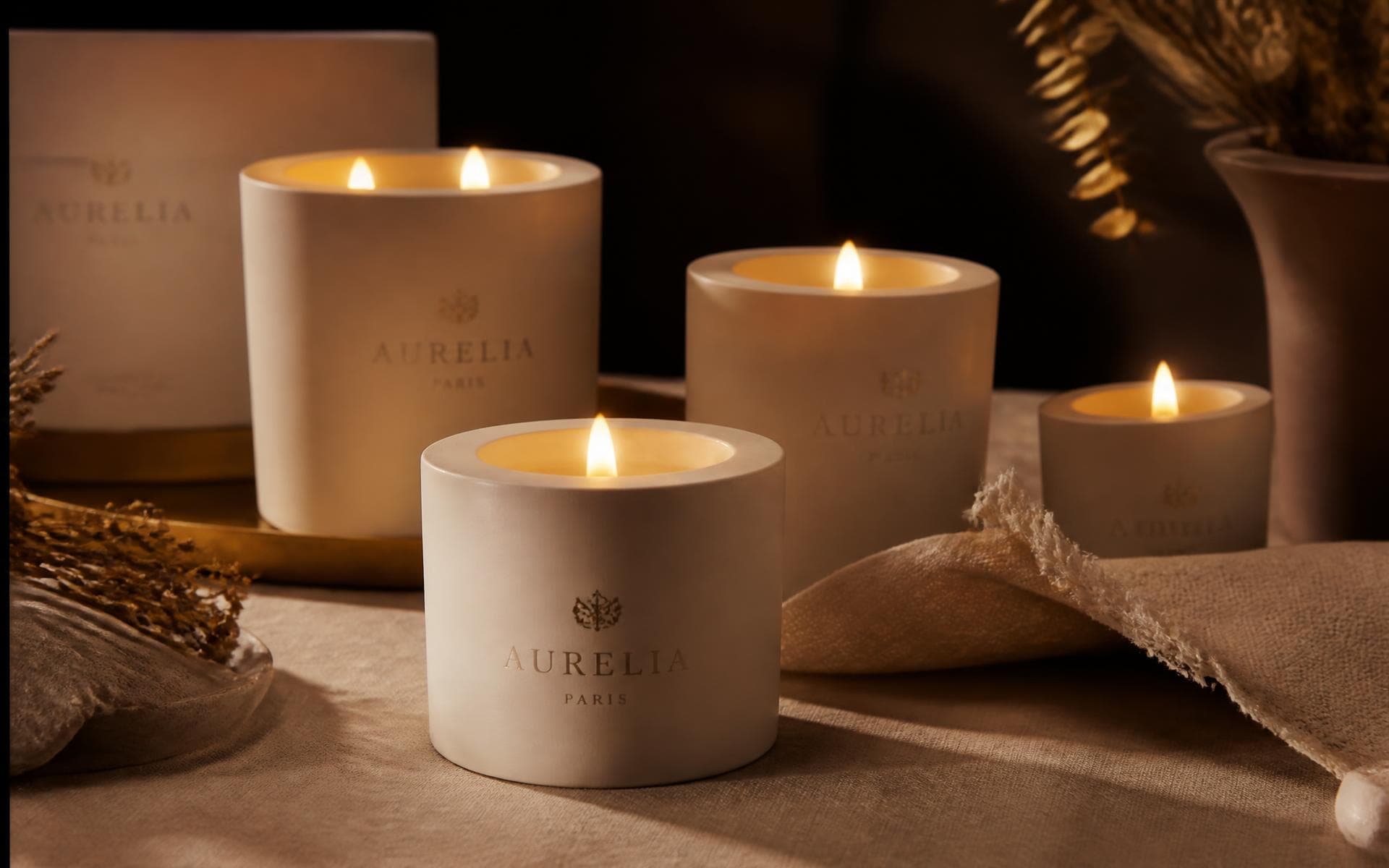 Velas aromáticas acesas em ambiente aconchegante